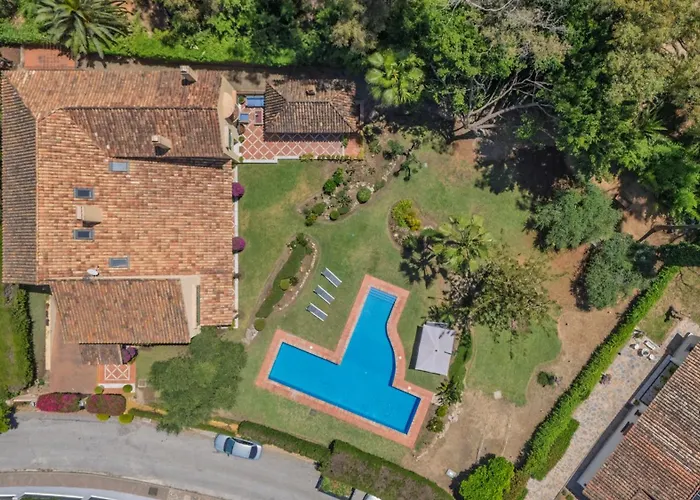 Vila In Great Location Marbella
