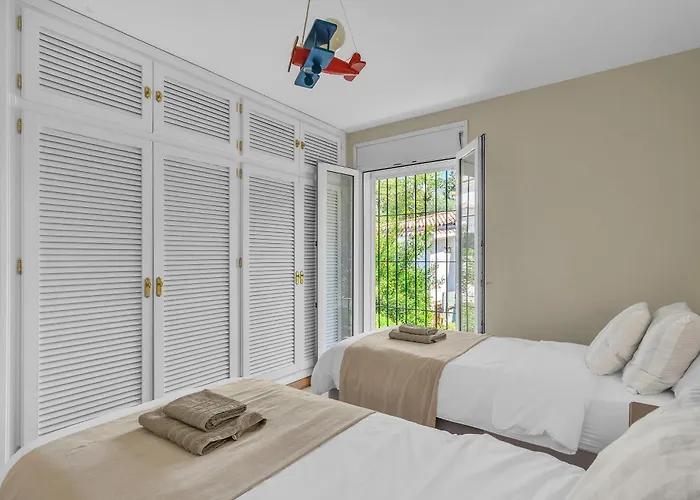 In Great Location Villa Marbella