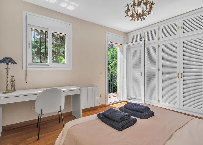 In Great Location Villa Marbella