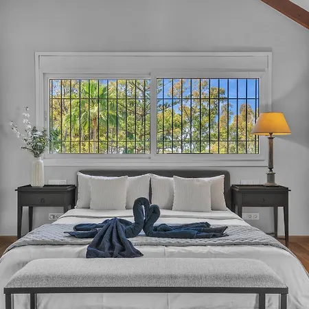 In Great Location Villa Marbella