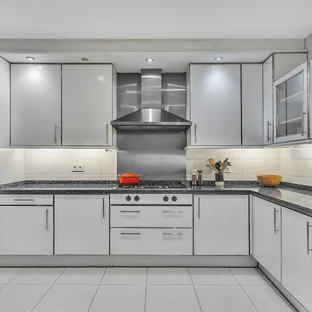 In Great Location Villa Marbella